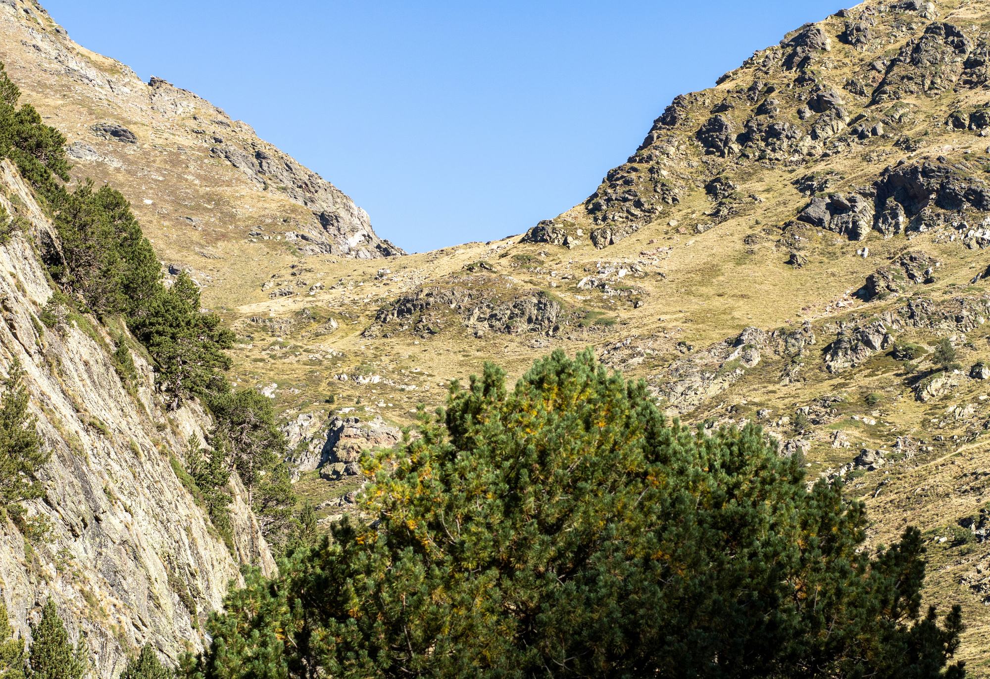 Paisaje montañoso escénico en Andorra